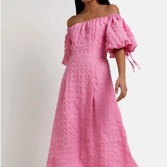 River Island Dresses & Skirts - River Island Pink Textured Midi Dress